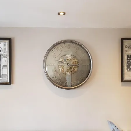 On Windermere, Lovely For 4 With Parking Hébergement de vacances Bowness-on-Windermere