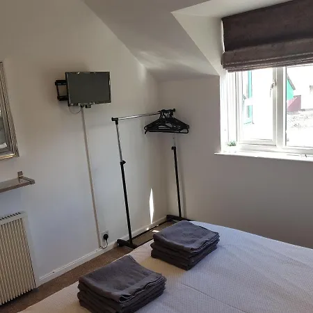 On Windermere, Lovely For 4 With Parking *