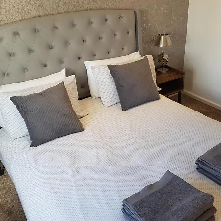 Holiday home On Windermere, Lovely For 4 With Parking