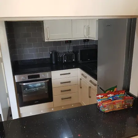 On Windermere, Lovely For 4 With Parking Holiday home