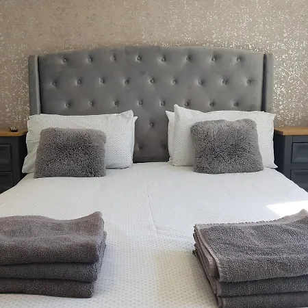 On Windermere, Lovely For 4 With Parking