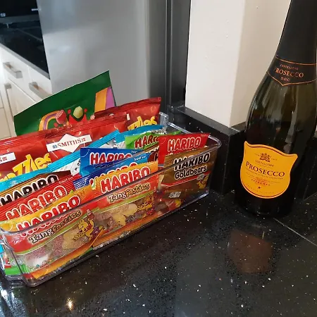 On Windermere, Lovely For 4 With Parking Holiday home Bowness-on-Windermere