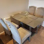 بيت للعطل On Windermere, Lovely For 4 With Parking *