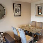 Дом отдыха On Windermere, Lovely For 4 With Parking Боунес-он-Уиндермер