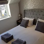 On Windermere, Lovely For 4 With Parking *