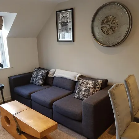 On Windermere, Lovely For 4 With Parking *